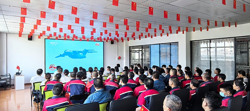 歐能機械集體觀看勝利日紀念大會