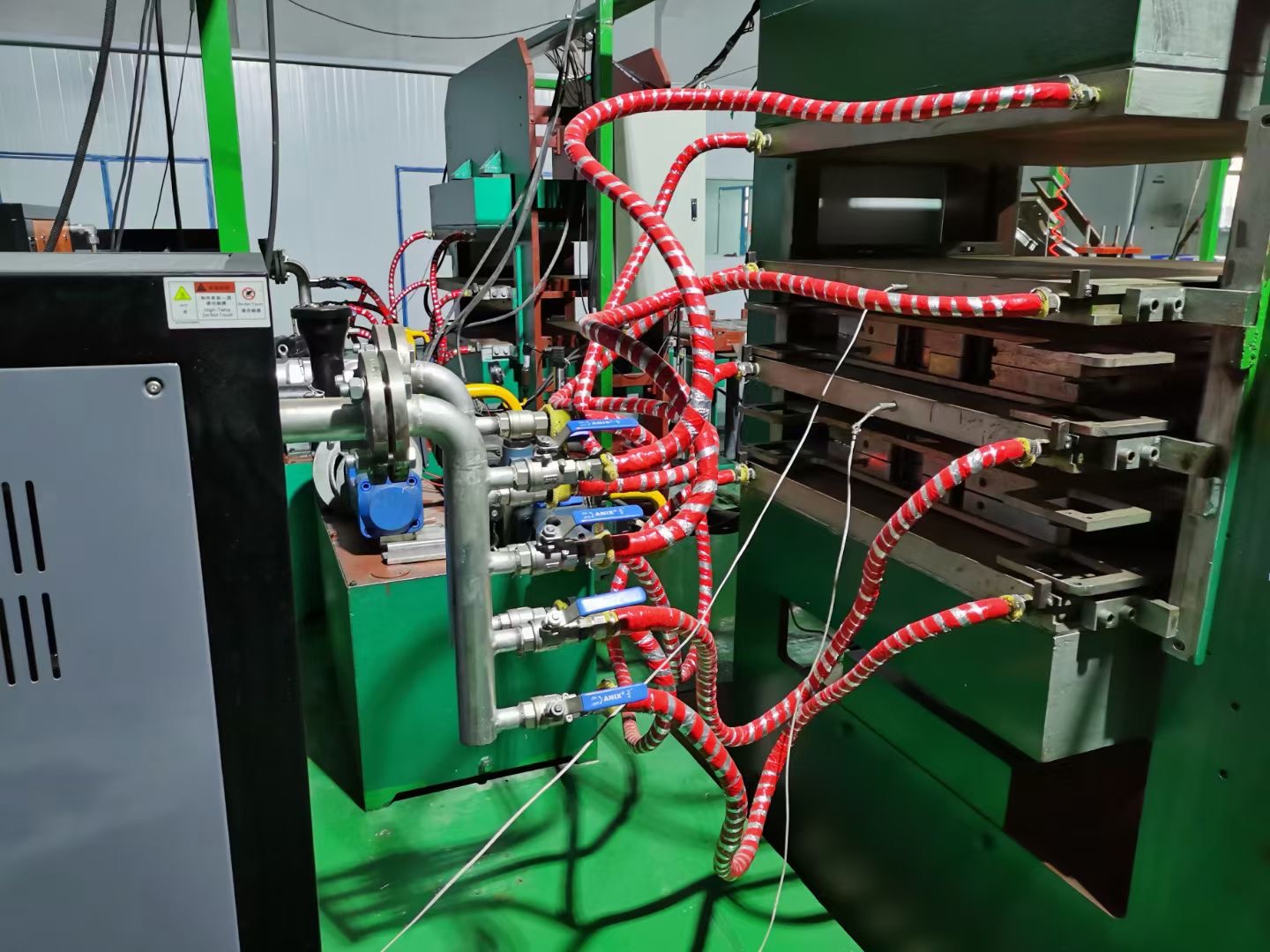 模溫機(jī)快速接頭的種類、功能及注意事項(xiàng)