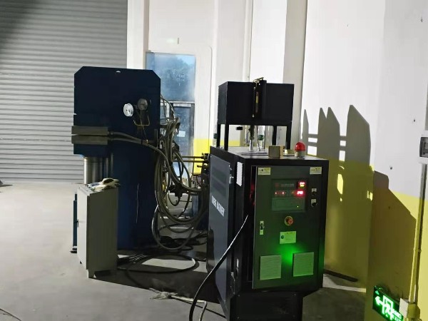 模溫機的壓力可以調(diào)節(jié)的么？歐能壓力可控模溫機