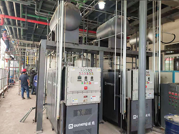 反應(yīng)釜加熱油溫機為光電材料生產(chǎn)控溫，持久耐用