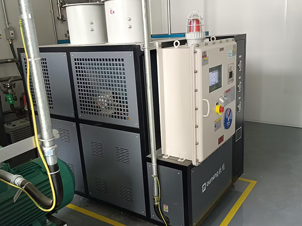 光刻膠原材料反應罐防爆冷熱循環(huán)一體機