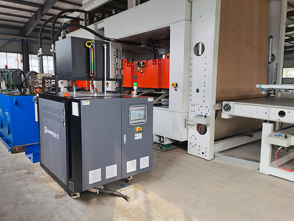 汽車內(nèi)外飾生產(chǎn)，熱壓板成型油加熱器助您控溫