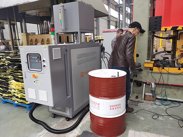 高效控溫，內(nèi)飾件模溫機確保汽車隔音墊生產(chǎn)質(zhì)量