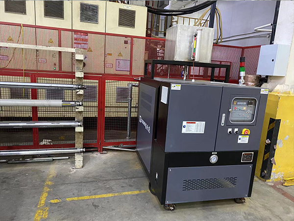 輥筒用高溫油溫機(jī)助力輥筒控溫，控制薄膜溫度