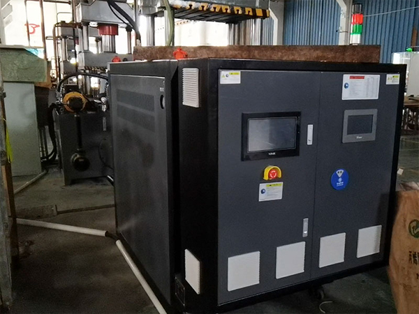 芳綸纖維防彈成型模溫機(jī)提供溫度控制，確保芳綸纖維工藝成型