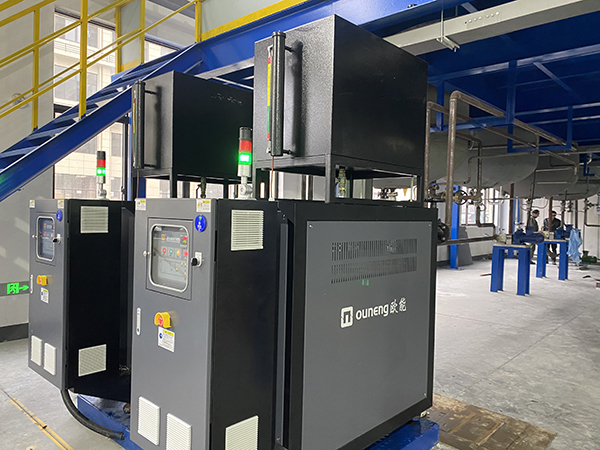 橡膠防護(hù)蠟生產(chǎn)反應(yīng)釜控溫油溫機(jī)