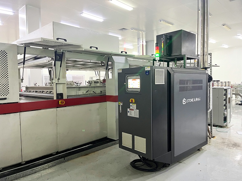 光伏層壓機模溫機的工作原理，提高太陽能電池封裝質(zhì)量