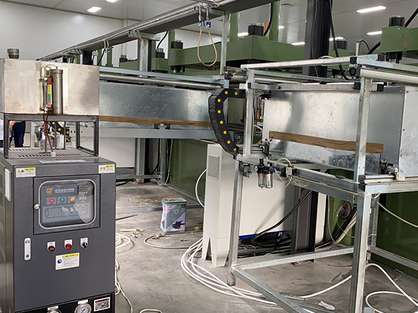 玻璃鋼控制油溫機運用，實現(xiàn)汽配行業(yè)溫控