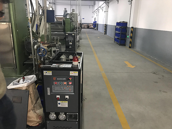 成型塑料模溫機(jī)助力擠出壓板制造，創(chuàng)新塑料片材生產(chǎn)技術(shù)